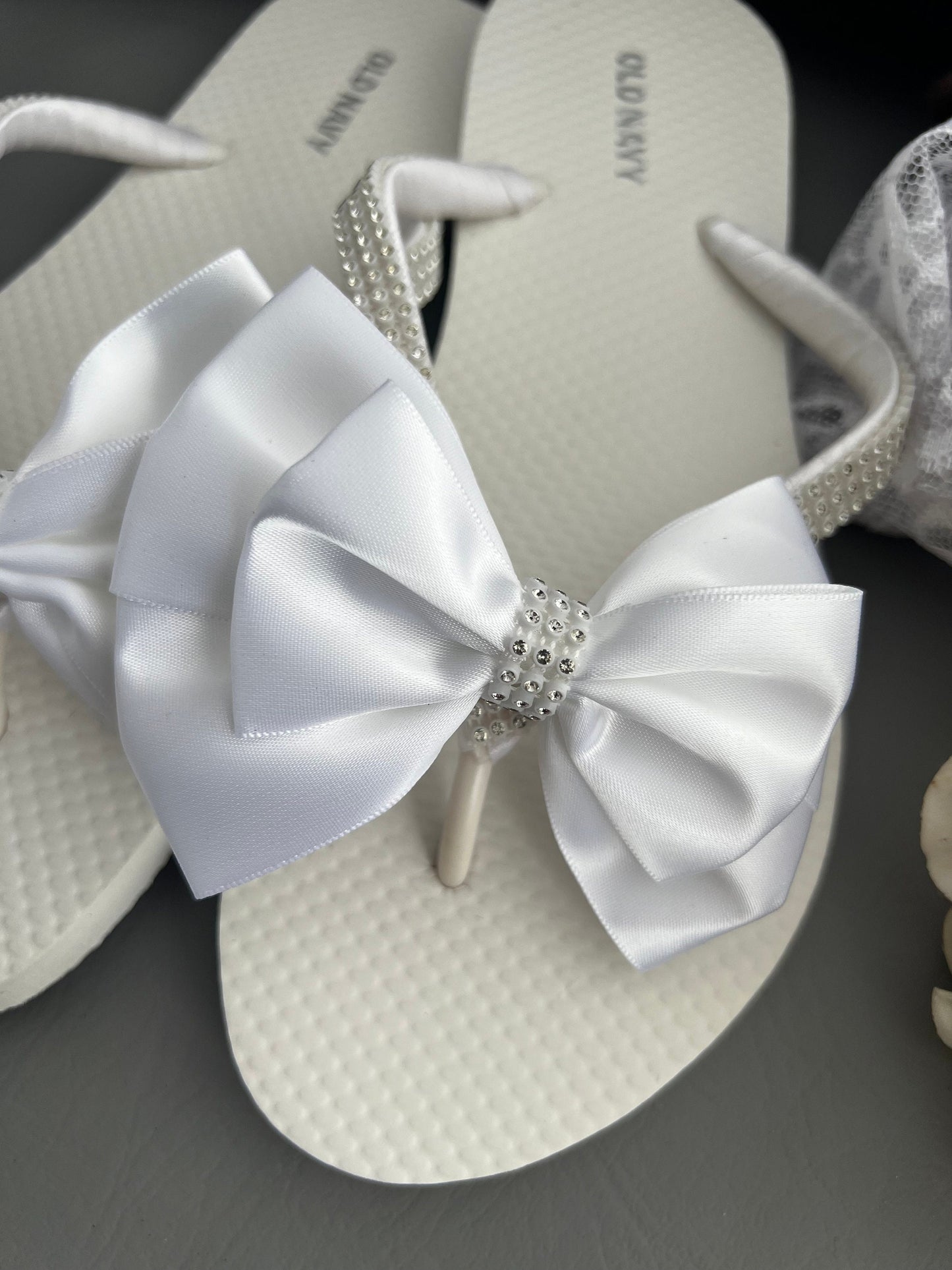 White Bride Bow Flip Flops, Bridal Bow Flip Flops, Wedding Bow Flip Flops White Bow Wedding Flip Flops, Flats with a White Bow Rhinestones