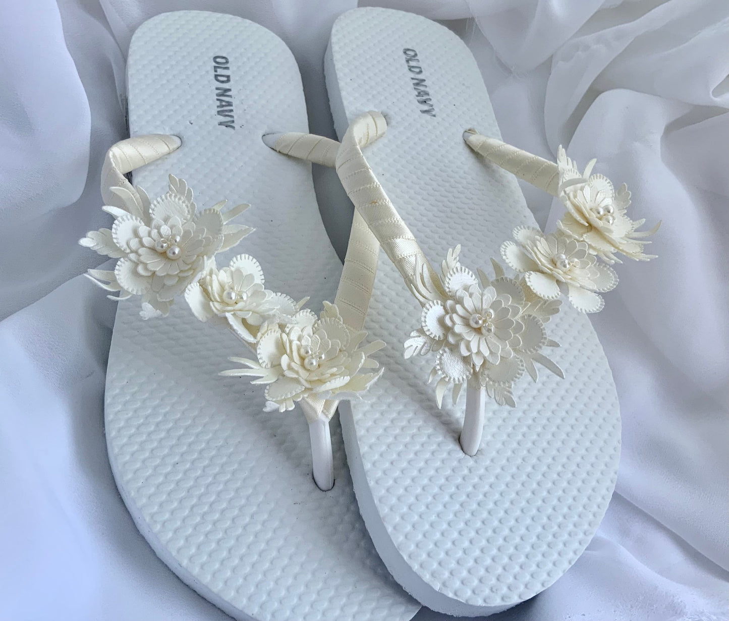 Bridal Ivory Flip Flops, Wedding flip flops,White 3 D Flower Trim, Bridal Ivory Flowers Flip Flop, Beach Wedding Sandals
