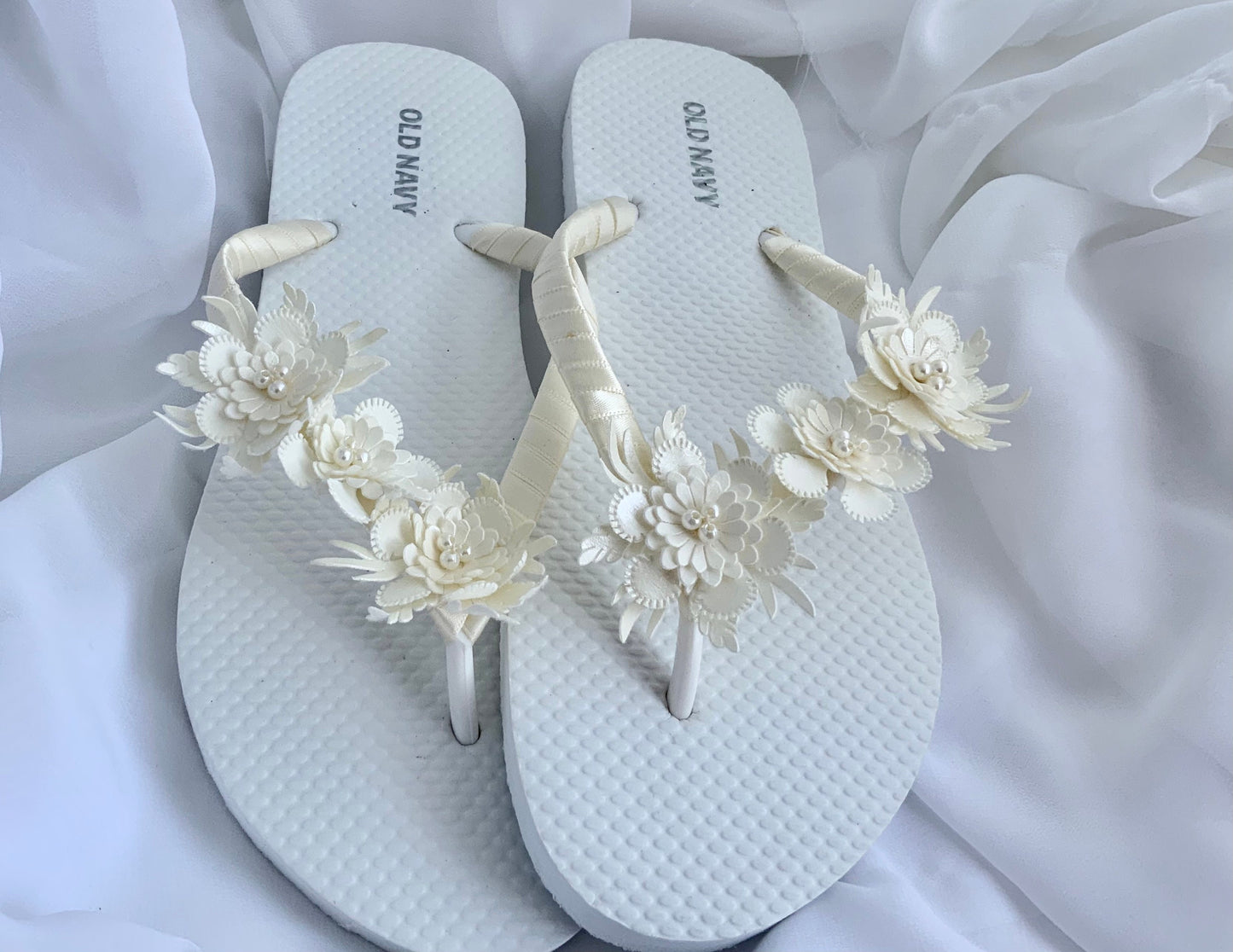 Bridal Ivory Flip Flops, Wedding flip flops,White 3 D Flower Trim, Bridal Ivory Flowers Flip Flop, Beach Wedding Sandals