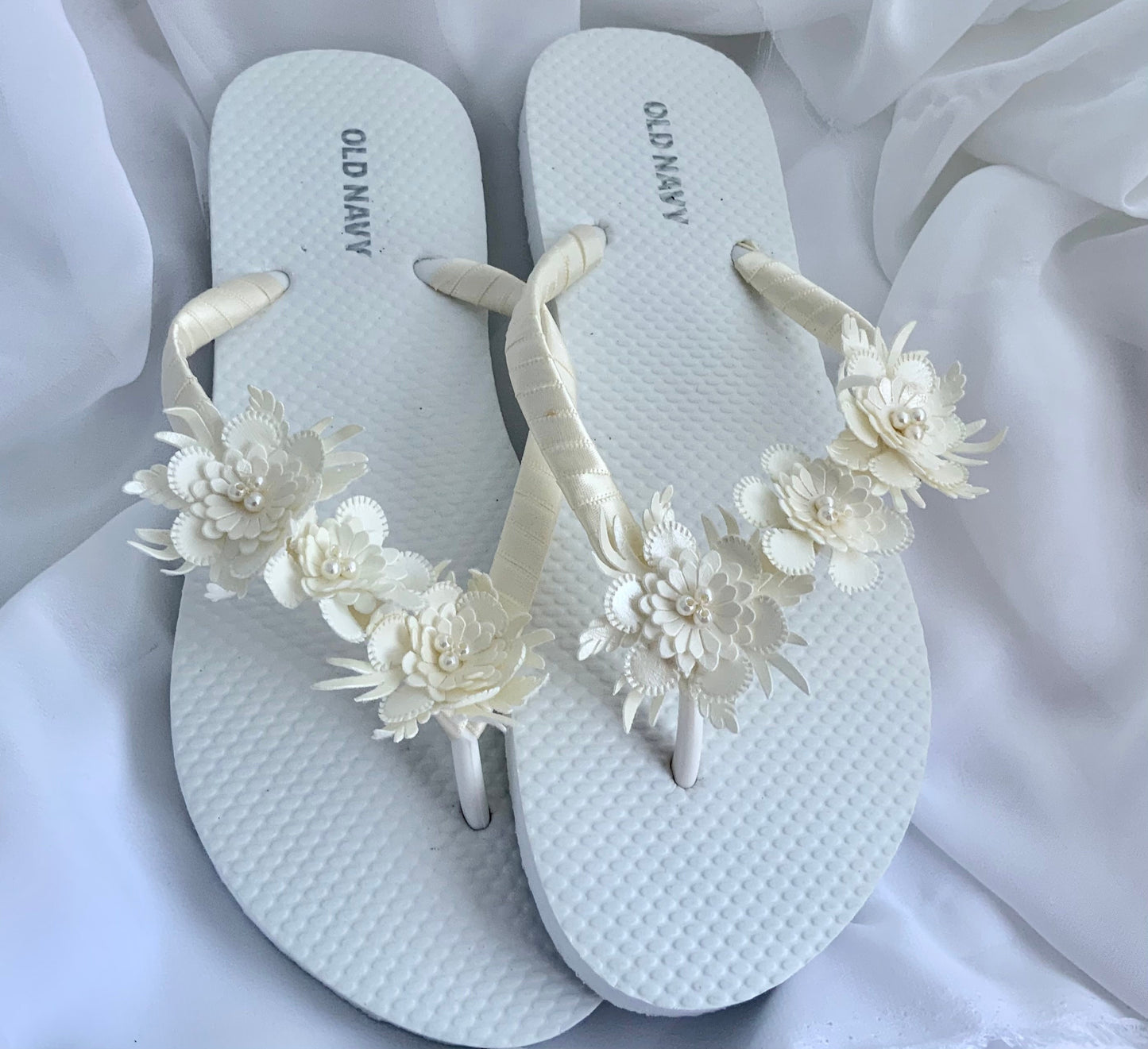 Bridal Ivory Flip Flops, Wedding flip flops,White 3 D Flower Trim, Bridal Ivory Flowers Flip Flop, Beach Wedding Sandals
