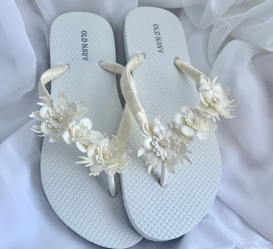 Bridal Ivory Flip Flops, Wedding flip flops,White 3 D Flower Trim, Bridal Ivory Flowers Flip Flop, Beach Wedding Sandals